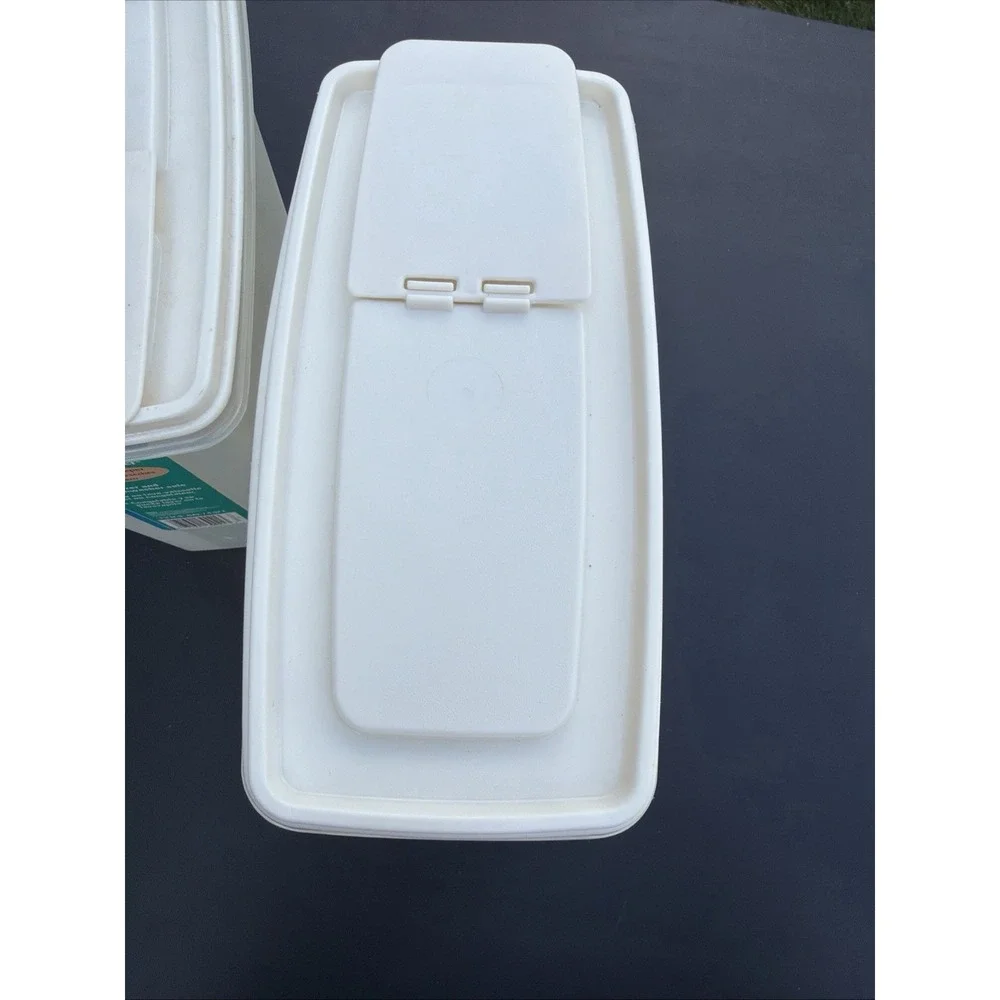2 Rubbermaid Servin Saver Food Cereal Storage Containers Almond Lids 1.3 Gal